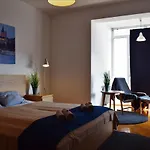 Cosy In Downtown With Free Garage Parking *
