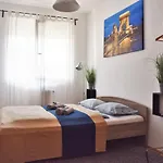 Cosy In Downtown With Free Garage Parking Apartament Budapesta
