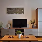Cosy In Downtown With Free Garage Parking Apartament