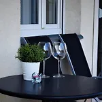 Cosy In Downtown With Free Garage Parking Apartament *
