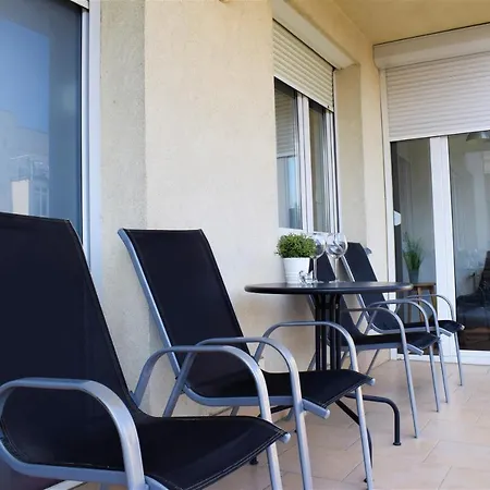 Cosy In Downtown With Free Garage Parking *