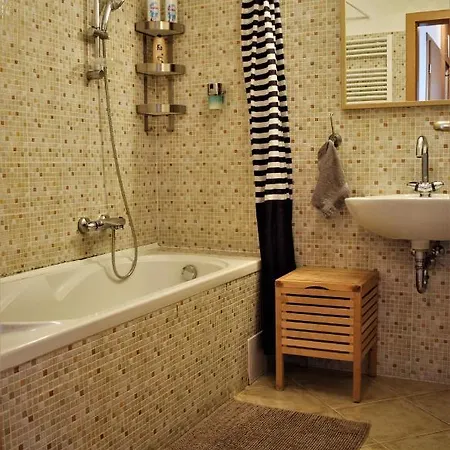 דירה Cosy In Downtown With Free Garage Parking *