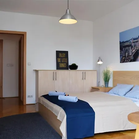 Cosy In Downtown With Free Garage Parking * בודפשט