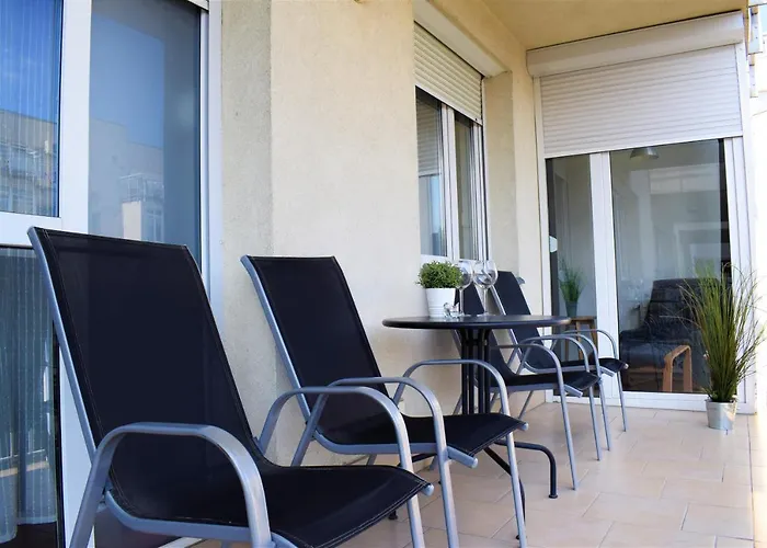 Cosy In Downtown With Free Garage Parking *