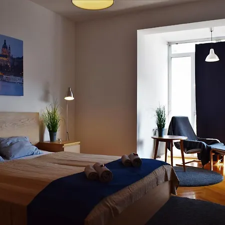 Cosy In Downtown With Free Garage Parking *