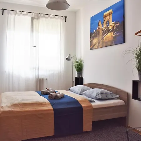 Cosy In Downtown With Free Garage Parking Lejlighed Budapest
