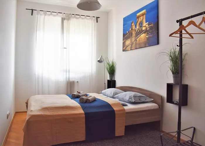Cosy In Downtown With Free Garage Parking Lägenhet Budapest